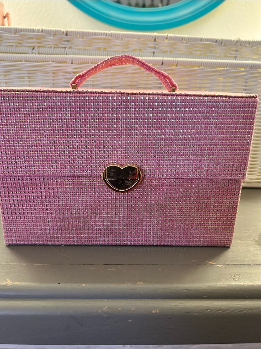 Sparkling Pink Heart-Closure makeup/ Jewelry Box